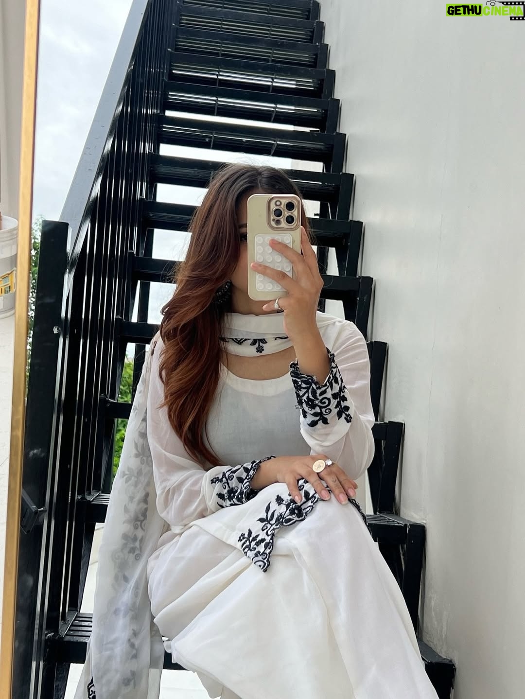 Nisha Bhandari - 20.6K Likes - Chitta suit paya ❤️