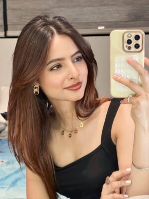Nisha Bhandari Instagram - 🖤