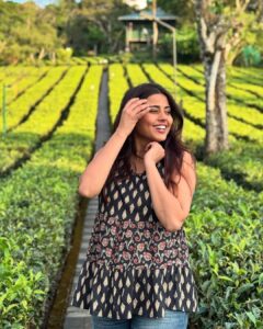 Actress Nishu Tiwari HD Photos and Wallpapers December 2024