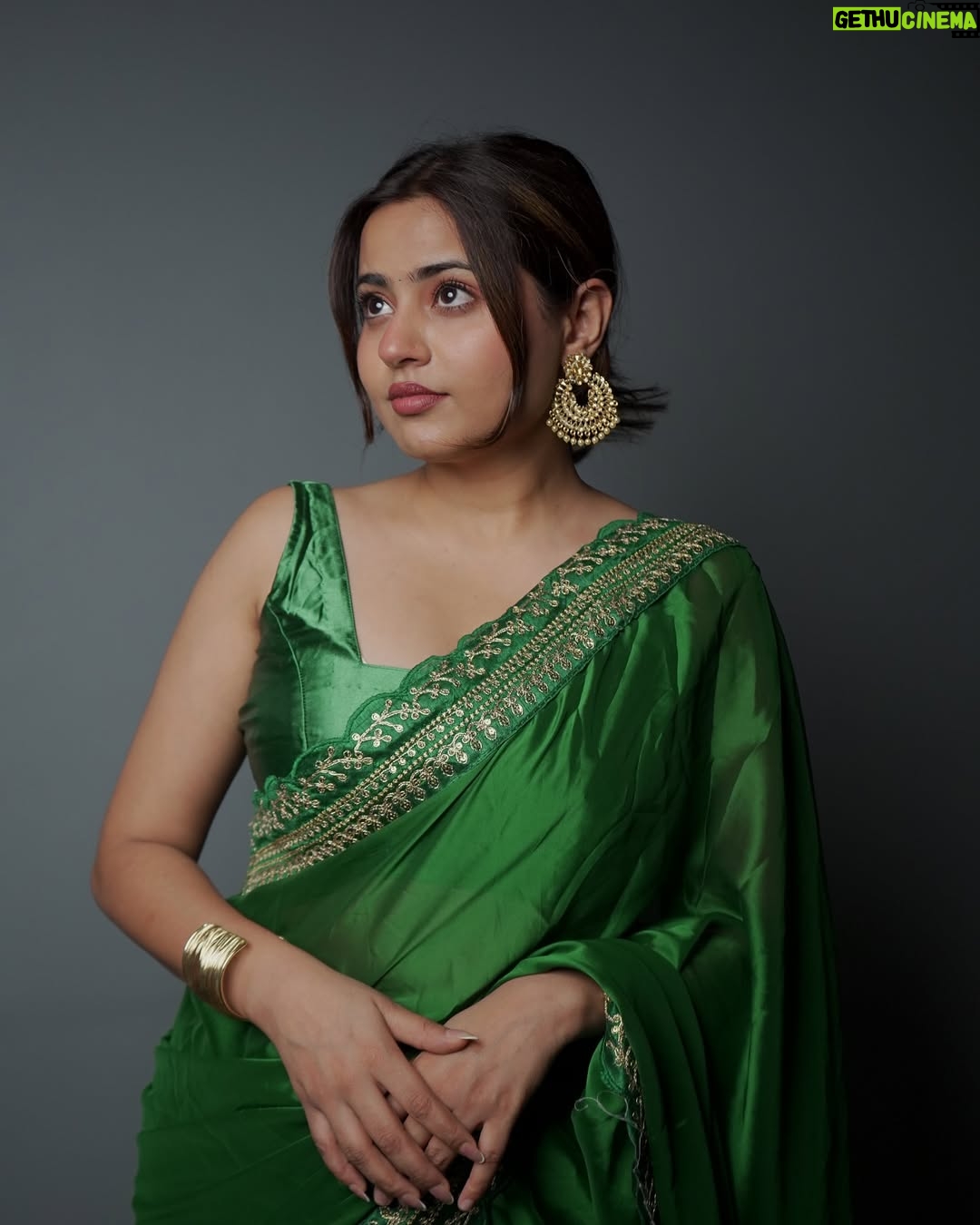 Nishu Tiwari - 134.9K Likes - Sarkaari naukri wale ka rista aaya hai 😅😍