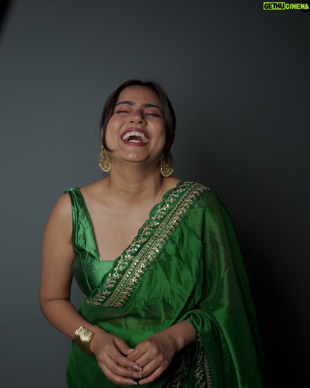 Nishu Tiwari - 134.9K Likes - Sarkaari naukri wale ka rista aaya hai 😅😍