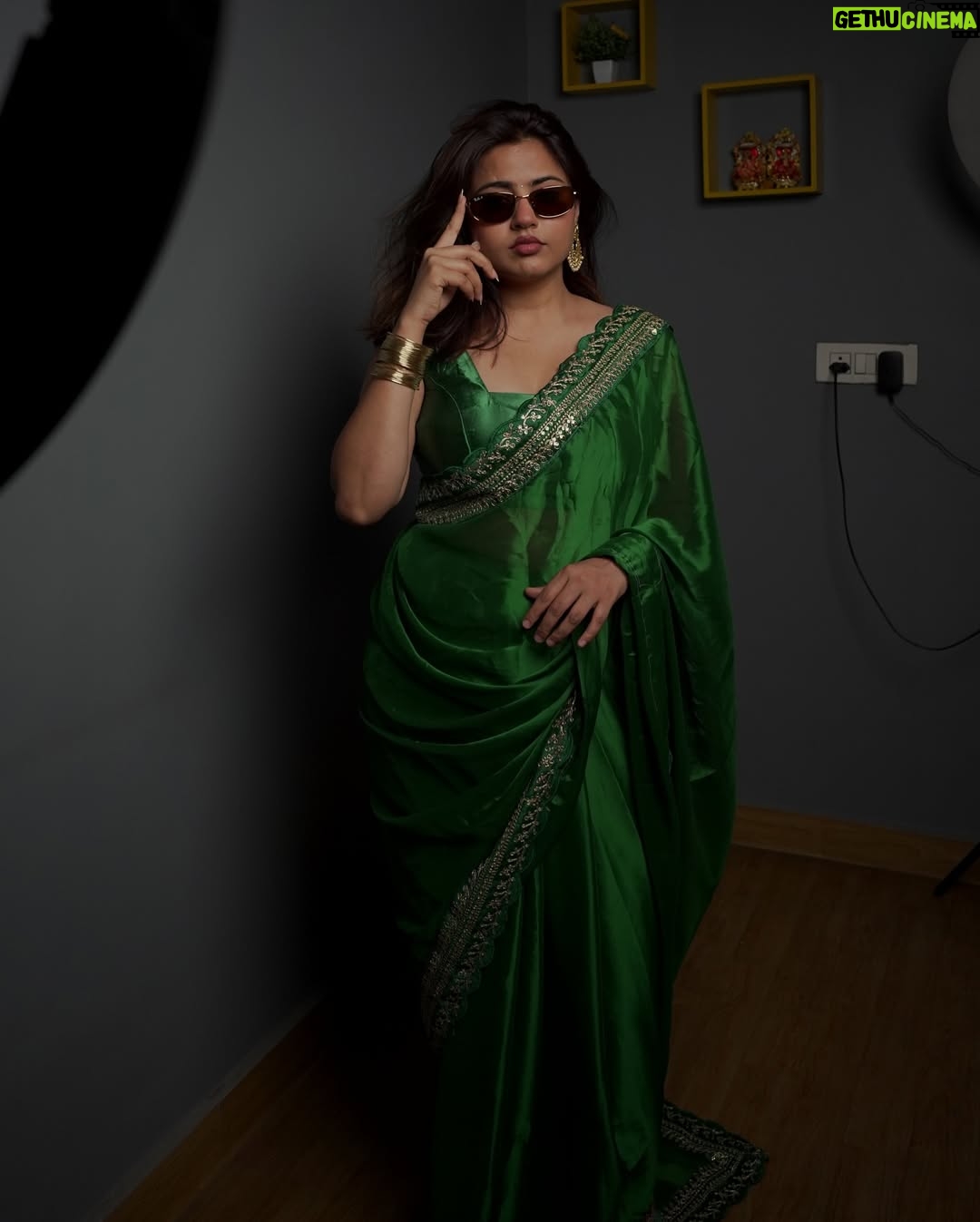 Nishu Tiwari - 134.9K Likes - Sarkaari naukri wale ka rista aaya hai 😅😍