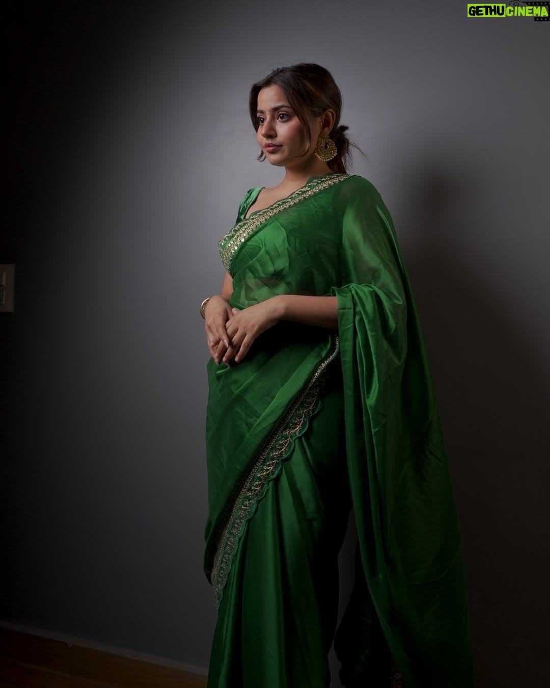 Nishu Tiwari - 134.9K Likes - Sarkaari naukri wale ka rista aaya hai 😅😍