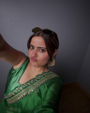 Nishu Tiwari Instagram - Sarkaari naukri wale ka rista aaya hai 😅😍