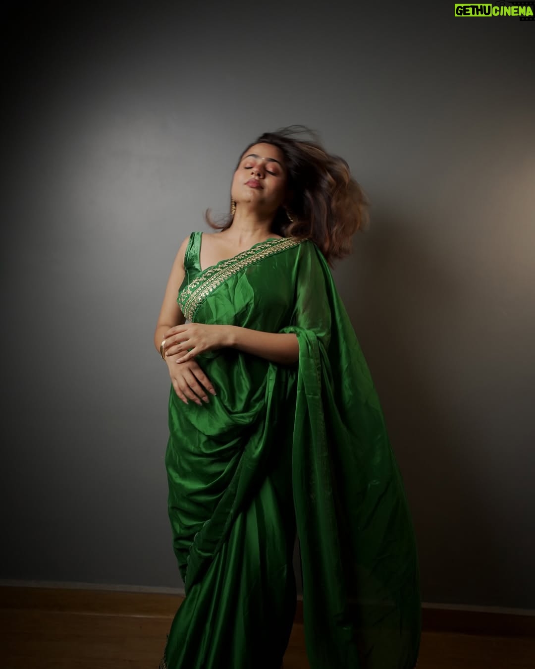 Nishu Tiwari - 134.9K Likes - Sarkaari naukri wale ka rista aaya hai 😅😍