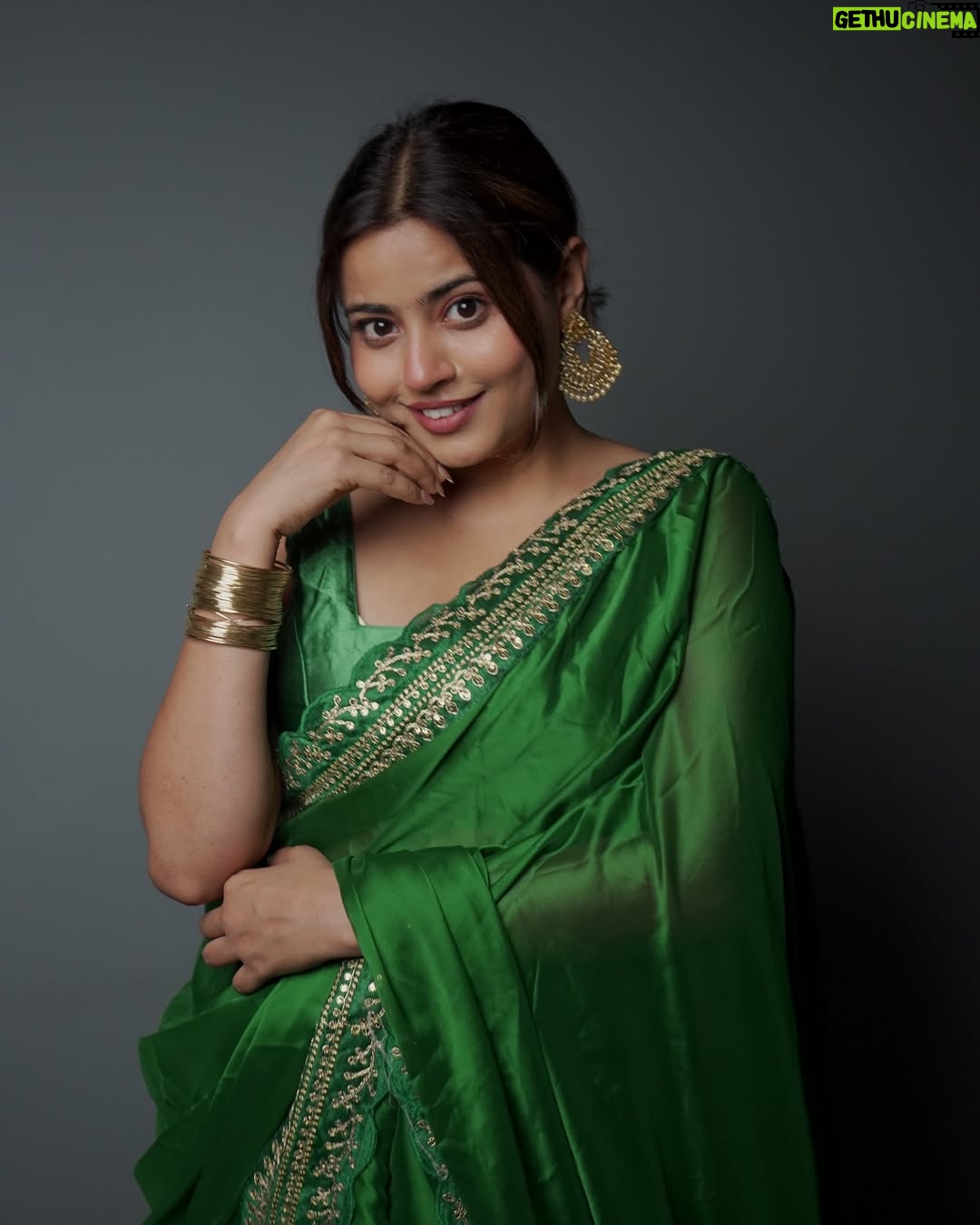 Nishu Tiwari - 134.9K Likes - Sarkaari naukri wale ka rista aaya hai 😅😍