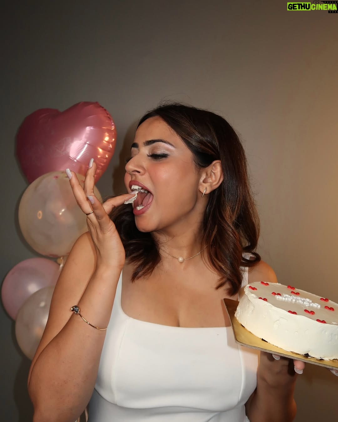 Nishu Tiwari - 200.8K Likes - Preety Little Babyyy 🧚🏼‍♀️

#birthdaypost❤️ 

Styled By : @lapelodwarka
