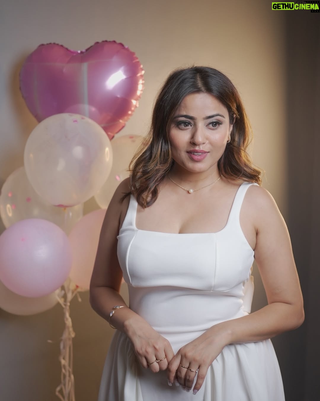 Nishu Tiwari - 200.8K Likes - Preety Little Babyyy 🧚🏼‍♀️

#birthdaypost❤️ 

Styled By : @lapelodwarka