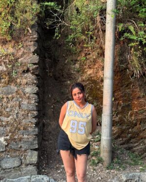 Nishu Tiwari Instagram - Laddu Peela color 💛