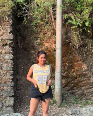 Nishu Tiwari Instagram - Laddu Peela color 💛