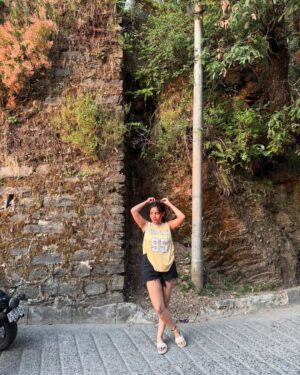 Nishu Tiwari Instagram - Laddu Peela color 💛