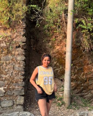 Nishu Tiwari Instagram - Laddu Peela color 💛