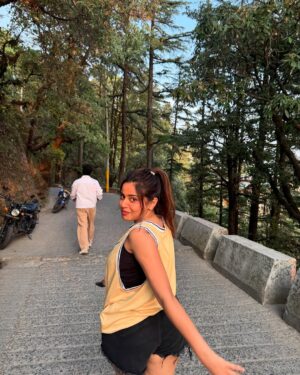 Nishu Tiwari Instagram - Laddu Peela color 💛