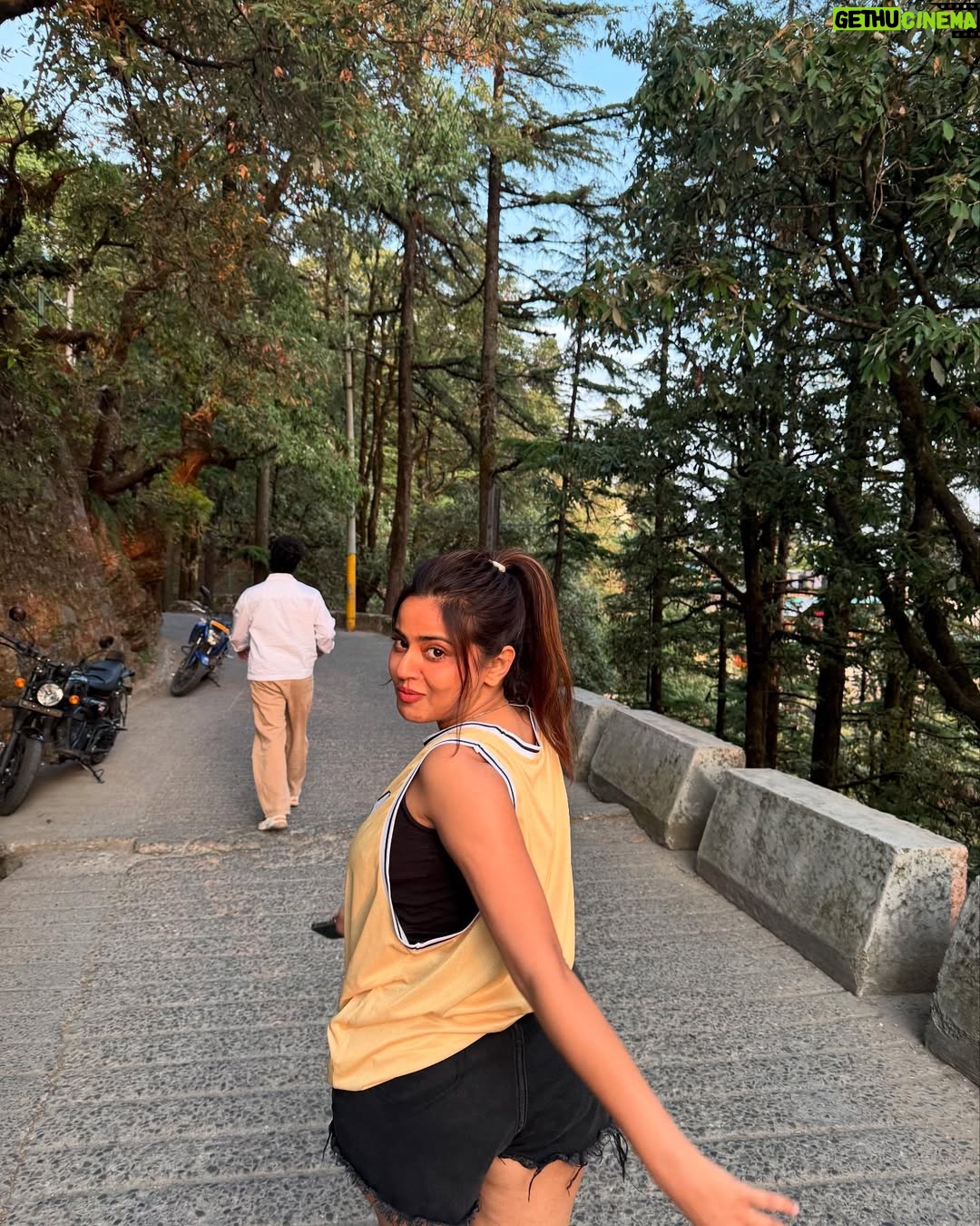 Nishu Tiwari - 112.5K Likes - Laddu Peela color 💛