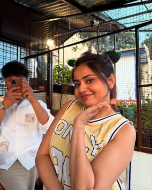 Nishu Tiwari Instagram - Laddu Peela color 💛