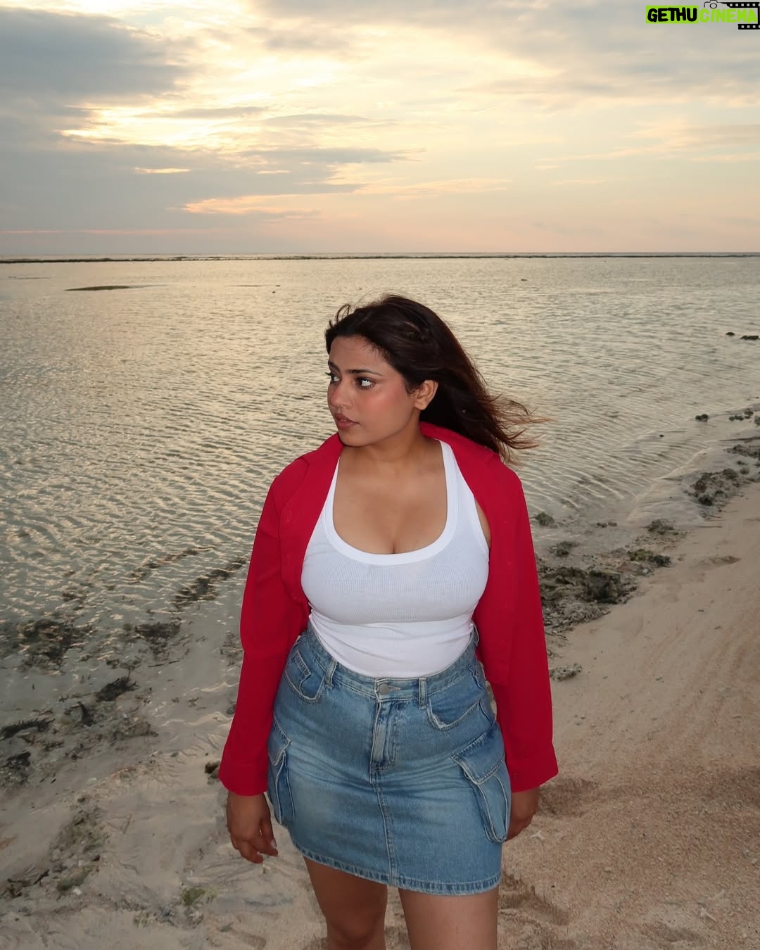 Nishu Tiwari - 112.4K Likes - Mahol pura Gulabi 💖