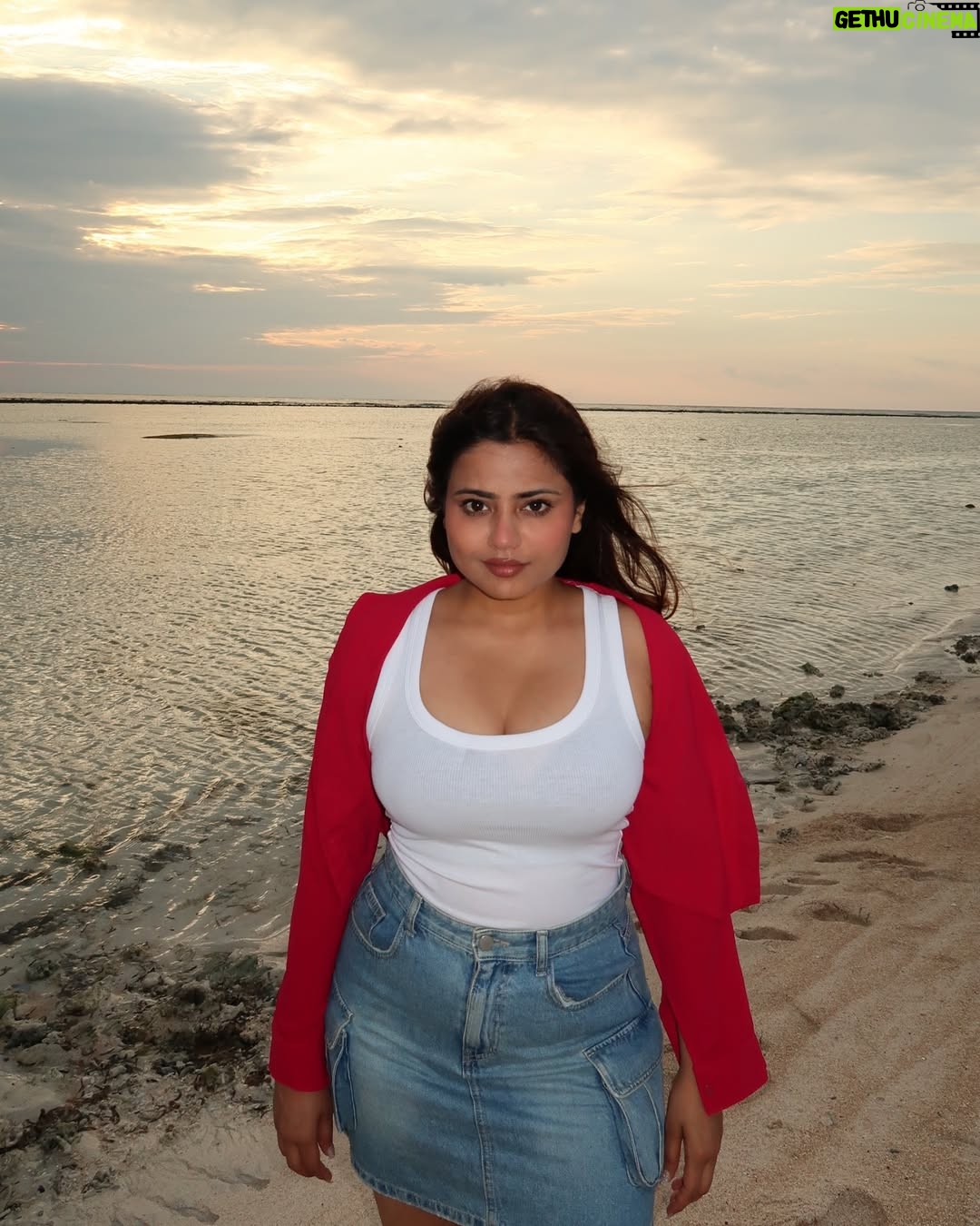 Nishu Tiwari - 112.4K Likes - Mahol pura Gulabi 💖