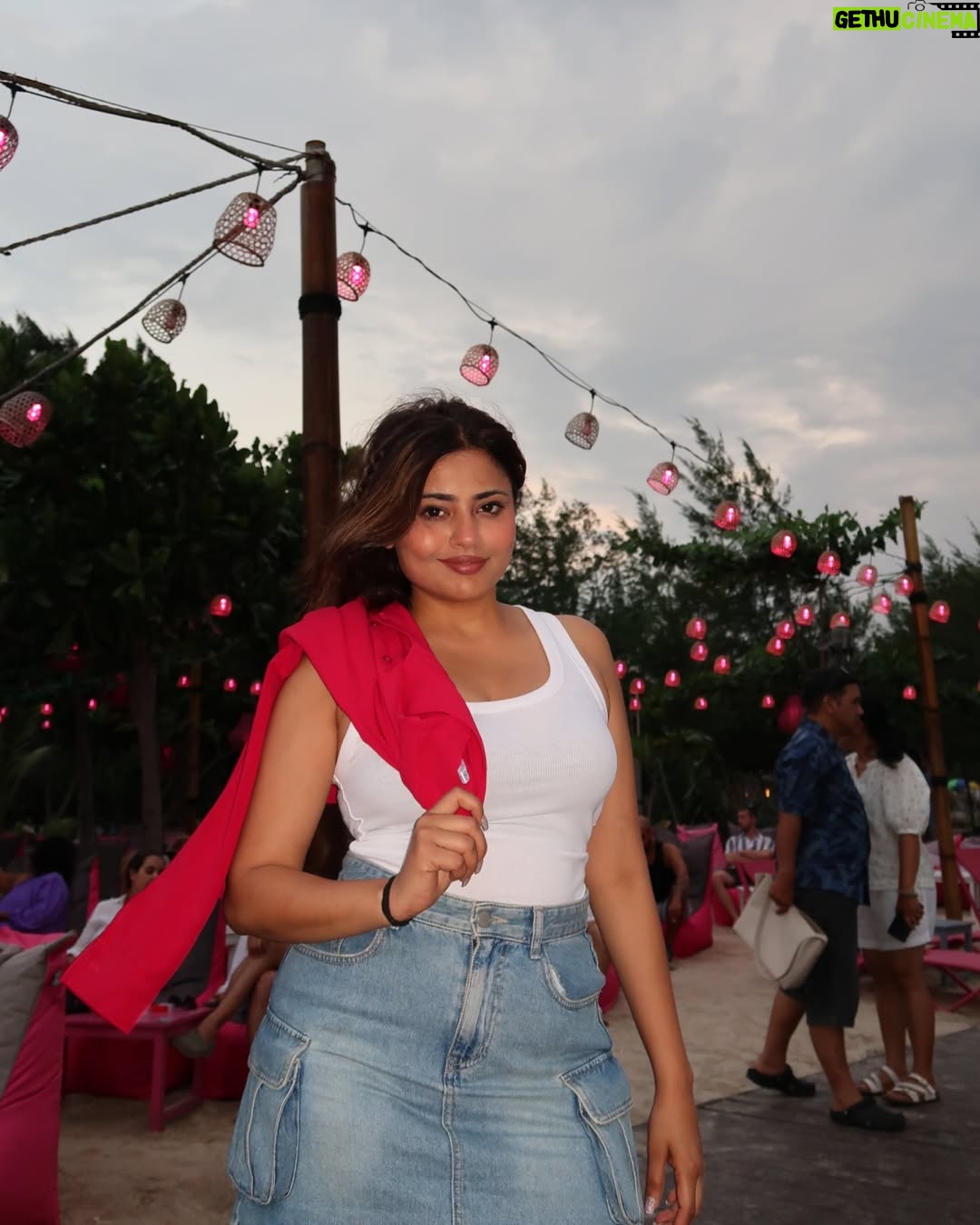 Nishu Tiwari - 112.4K Likes - Mahol pura Gulabi 💖