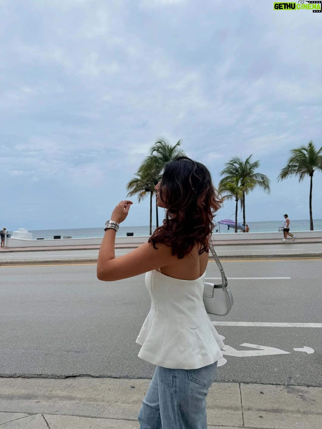 Nisman Parpia - 134.8K Likes - Aesthetics mein zindagi aur zindagi mein bhar bhar ke duvidha🤍