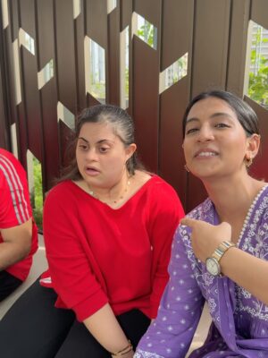 Nisman Parpia Instagram - Watched sitaare zameen par and ive never smiled this much in a long time:) I feel utmost grateful that I got the opportunity to interact with these cuties offscreen and also play šwith them. Thankyou @starsportsindia @aamirkhanproductions @geneliad
Ps: Golu ilyš„³