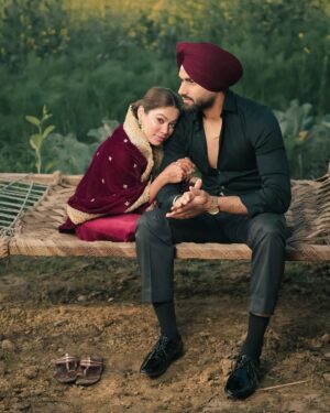 Nita Shilimkar Instagram - Naal khadke toh dekh kinne sone lagde 🧿
.
.
📸: @sukh_wedding_photography
Edit : @saetenation
.
#nita #insta #couple #punjab #