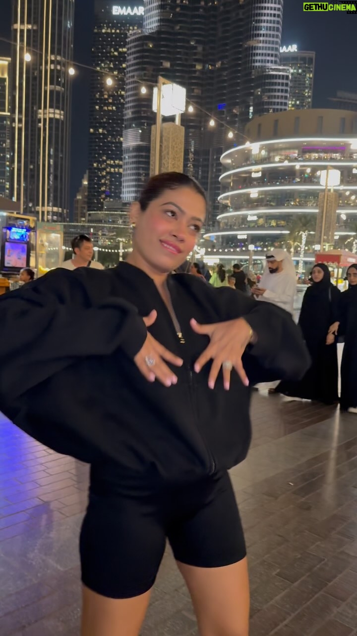 Nita Shilimkar - 473.2K Likes - When your partner is shy to do this trend 💋
@grai7 
.
.
.
#nita #reel #insta #trend #couple #dubai🇦🇪