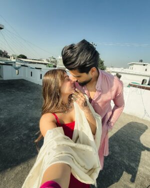Nita Shilimkar Instagram - Ek Heer thi ya tha ek ranjha ❤️🧿
.
Both outfits : @riniva.in
.
Edit : @saetenation
.
.
#nita #insta #pind #couple #panjabi #suit #traditional