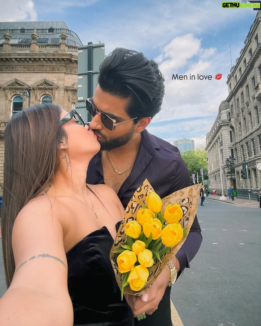 Nita Shilimkar - 324.5K Likes - I am blessed with the best ❤️
.
.
.
Edit : @saetenation 
.
.
#nita #insta #fashion #london #couple #love