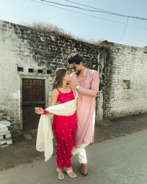 Nita Shilimkar Instagram - Ek Heer thi ya tha ek ranjha ❤️🧿
.
Both outfits : @riniva.in
.
Edit : @saetenation
.
.
#nita #insta #pind #couple #panjabi #suit #traditional