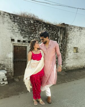 Nita Shilimkar Instagram - Ek Heer thi ya tha ek ranjha ❤️🧿
.
Both outfits : @riniva.in
.
Edit : @saetenation
.
.
#nita #insta #pind #couple #panjabi #suit #traditional