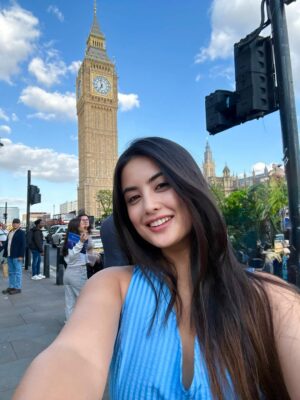 Niti Shah Instagram - 💙🦋🌷