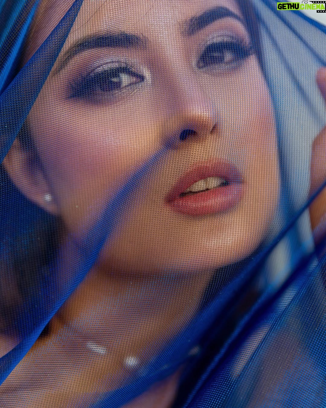 Niti Shah - 14.7K Likes - The REVOLUTION is here 
@shah_niti 

Team 
@sunii_makeup_artist @manis_rai 
@aayushofficial @manishrai_readytowear