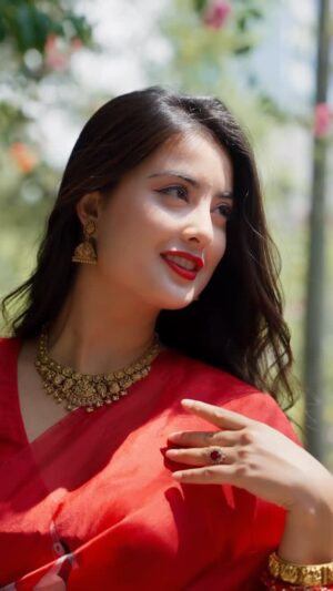 Niti Shah Instagram - A red bloom whispering passion and poetry🌺