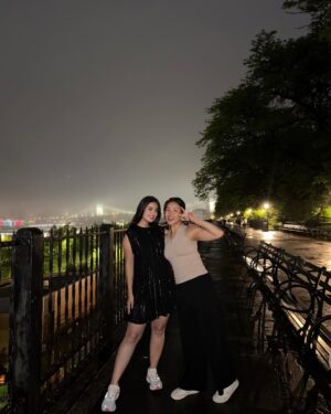 Niti Shah Instagram - New York’s a vibe, but it’s my friends that make it lit.🗽🏙️💃