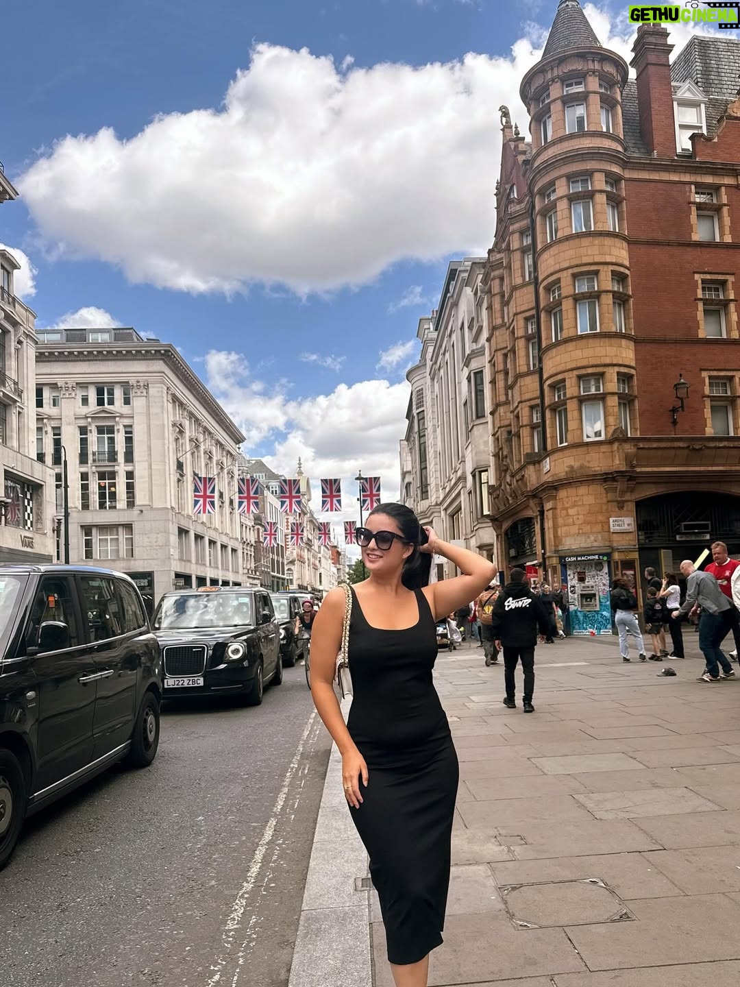 Niti Shah - 32.5K Likes - 💙🦋🌷
