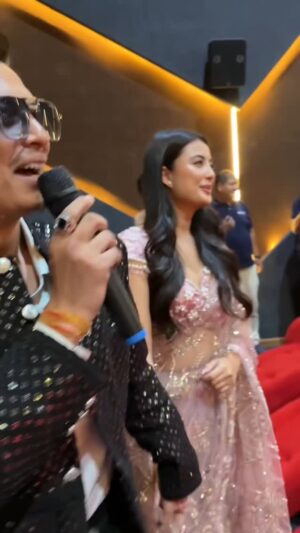 Niti Shah Instagram - HOUSEFULL EVERYWHERE ♥️ Thankyou Audience🙏
Wearing @manis_rai 🥰