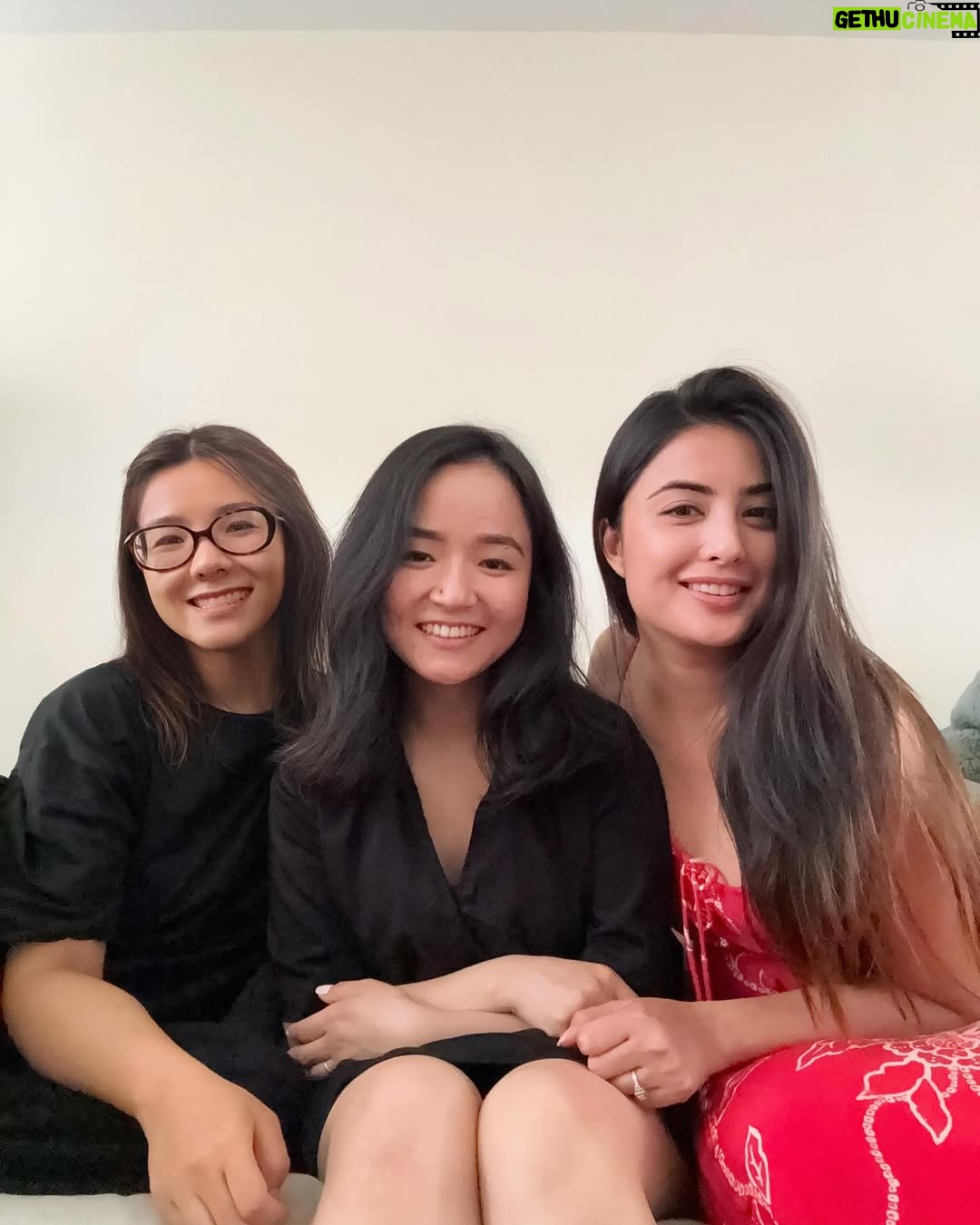 Niti Shah - 14.1K Likes - New York’s a vibe, but it’s my friends that make it lit.🗽🏙️💃