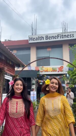 Niti Shah Instagram - Twinning with my Yasodha 💖🌸🌷
#Mohar running successfully in theatres all over Nepal 🇳🇵 #Sinduri #Yashoda #Mohar 🎬
Seinna Cafe, Nepalganj 📍