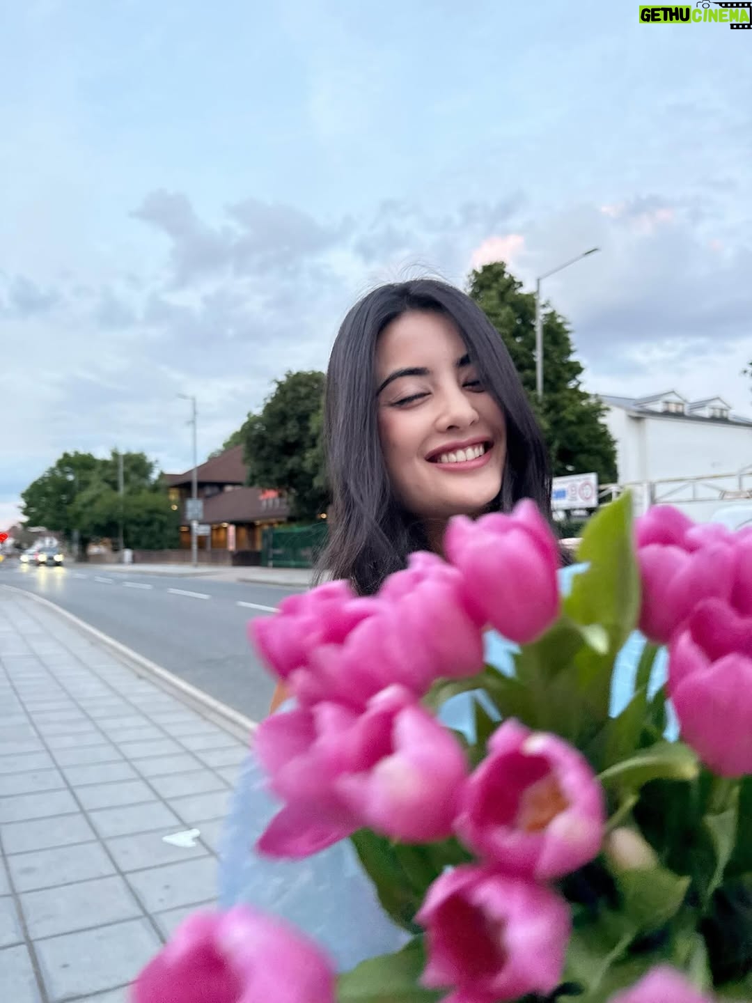 Niti Shah - 32.5K Likes - 💙🦋🌷