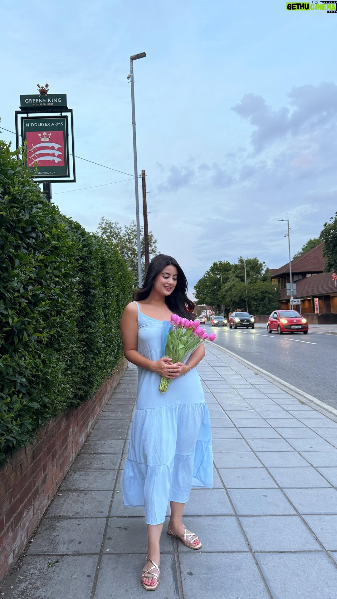 Niti Shah - 19.5K Likes - Been eating like there’s no tomorrow 🍰 time to shed some of that food baby 🫠 (low-key scared to face my trainer back home🐣) But hey, I'm on holidayyy wearing my fav @nooks.nepal and this beautiful bouquet for now is doing all the heavy lifting in this reel 💃✨🌷🥰