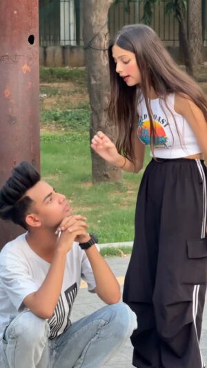 Nitisha Instagram - Meri suni pdegi jass ko ❤️😂 @abid_09_ @nitishaa_09_ #reels #reelsinstagram #instadaily #instagood #explore #explorepage #love #cute #happy #viral #reelitfeelit #reelkarofeelkaro #reelsindia #instamood
