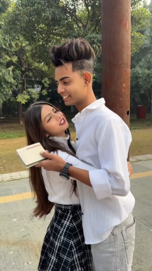 Nitisha Instagram - Jass ko diya maine gift ❤️😍 @abid_09_ @nitishaa_09_ #reels #reelsinstagram #instadaily #instagood #explore #explorepage #love #cute #happy #viral #reelitfeelit #reelkarofeelkaro #reelsindia #instamood