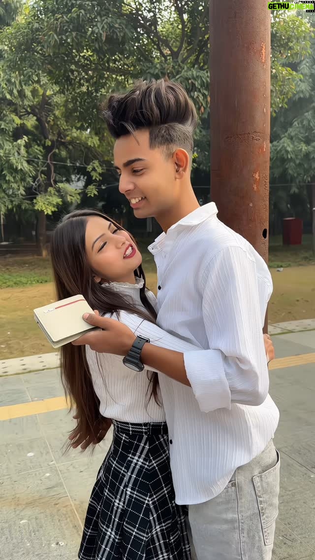 Nitisha - 2.4 Million Likes - Jass ko diya maine gift ❤️😍 @abid_09_ @nitishaa_09_ #reels #reelsinstagram #instadaily #instagood #explore #explorepage #love #cute #happy #viral #reelitfeelit #reelkarofeelkaro #reelsindia #instamood
