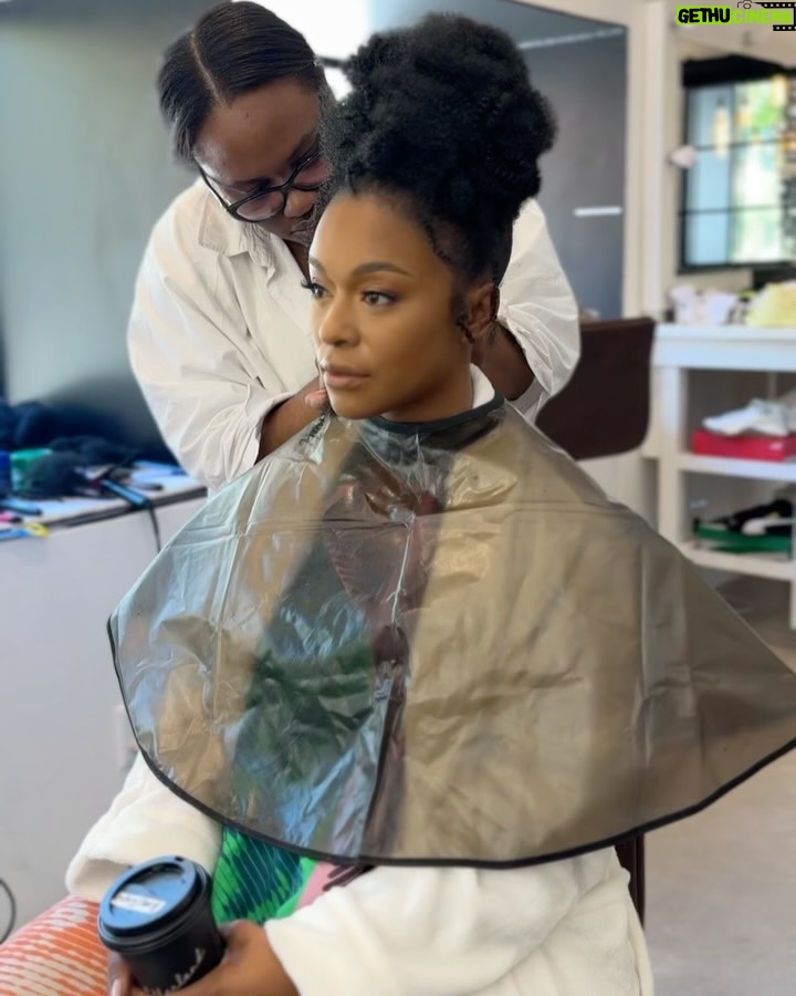 Nomzamo Mbatha - 166.8K Likes - Life is for the living 🌺
Friends. Nephews. Self. Projects. Younger me. Tequila. Gym. Photoshoots. Family. Close circle. 

P.S. yes, she takes herself on solo dates with a book 🥶🤣