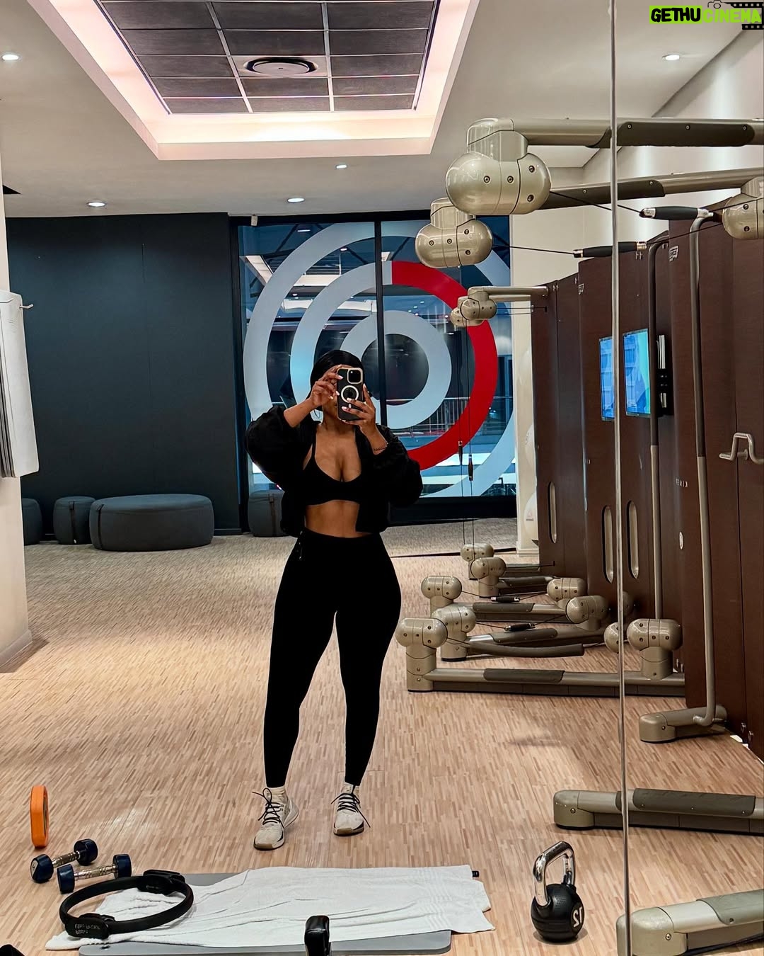 Nomzamo Mbatha - 166.8K Likes - Life is for the living 🌺
Friends. Nephews. Self. Projects. Younger me. Tequila. Gym. Photoshoots. Family. Close circle. 

P.S. yes, she takes herself on solo dates with a book 🥶🤣