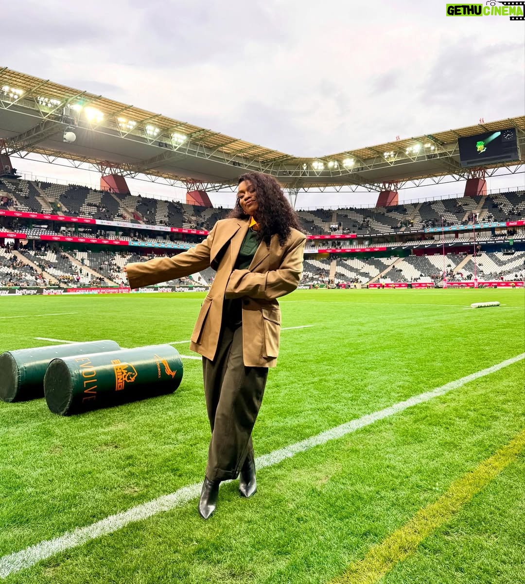 Nomzamo Mbatha - 166K Likes - Forever green. Forever gold 🇿🇦 ✨

@zozitunzi and I may not have our voices this morning. 
The most electric energy witnessing our MVP’s live at the stadium. No need to ask if the team dominated because - 🤙🏽 😎 

P.S. it was my first time experiencing a rugby match at the stadium and it’s safe to say I’m addicted! 😫 more please 😭 

Thank you for the hospitality @bokrugby @supersporttv #SSRugby