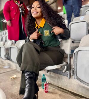 Nomzamo Mbatha Instagram - Forever green. Forever gold 🇿🇦 ✨
@zozitunzi and I may not have our voices this morning.
The most electric energy witnessing our MVP’s live at the stadium. No need to ask if the team dominated because - 🤙🏽 😎
P.S. it was my first time experiencing a rugby match at the stadium and it’s safe to say I’m addicted! 😫 more please 😭
Thank you for the hospitality @bokrugby @supersporttv #SSRugby