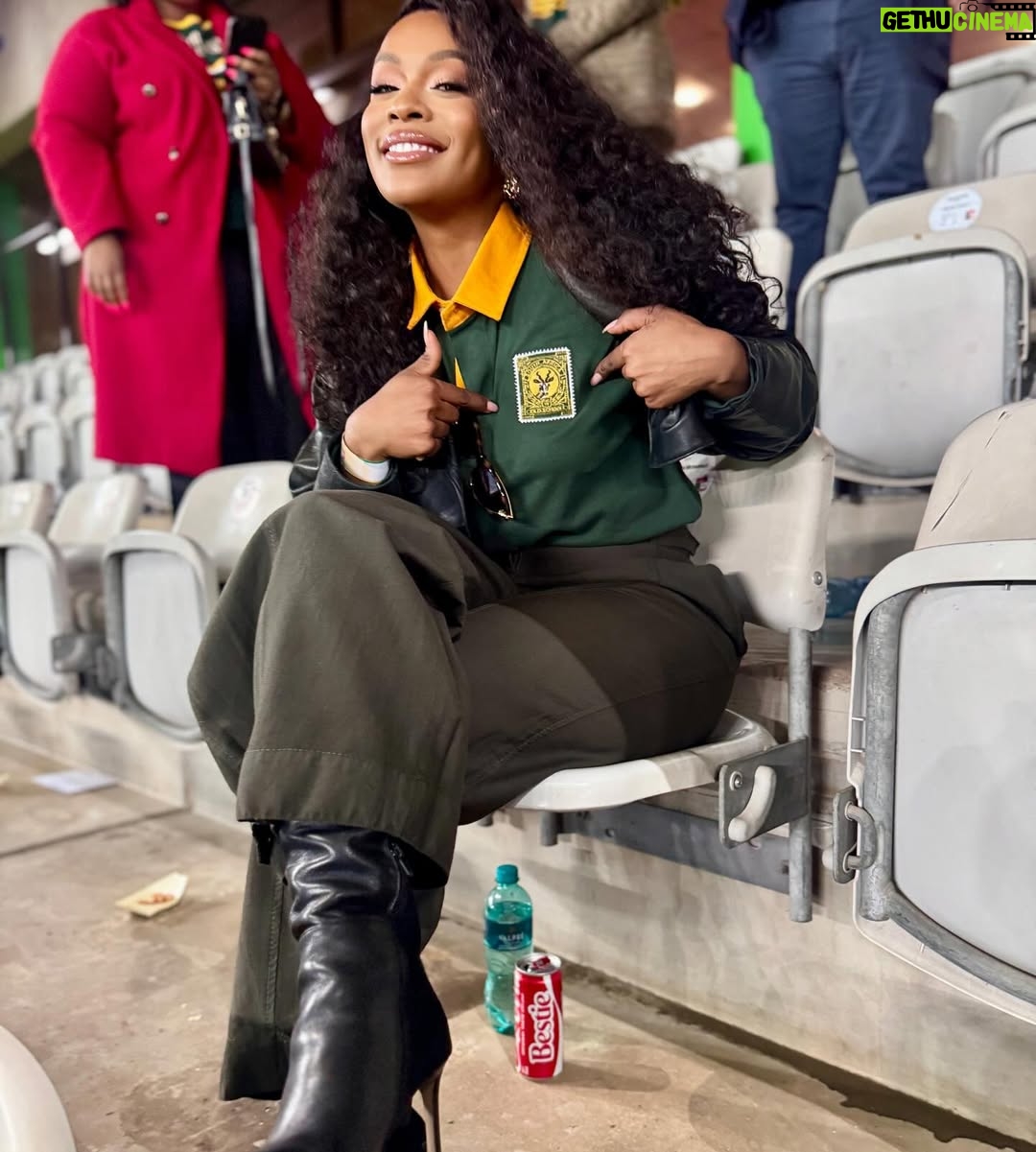 Nomzamo Mbatha - 166K Likes - Forever green. Forever gold 🇿🇦 ✨

@zozitunzi and I may not have our voices this morning. 
The most electric energy witnessing our MVP’s live at the stadium. No need to ask if the team dominated because - 🤙🏽 😎 

P.S. it was my first time experiencing a rugby match at the stadium and it’s safe to say I’m addicted! 😫 more please 😭 

Thank you for the hospitality @bokrugby @supersporttv #SSRugby