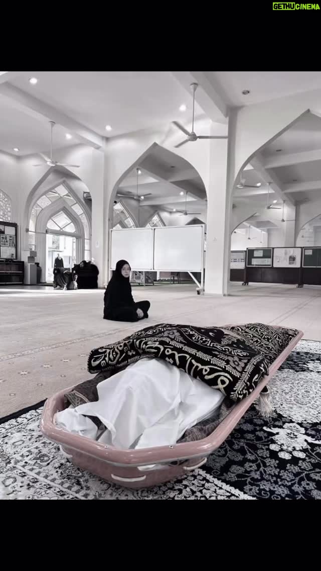 Noorkhiriah - 3 Likes - Patutlah 1 Keta Bau Kapur Barus Baruni..Puas Pk Bila Ada Yang Komen..Bau Kapur Barus Tanda Ada Yang Nak Meninggal..Brgkali Kebetulan..Nak Caya Tak Baik..Rupanya Jumaat Baruni Jumaat Terakhir Kita Borak Setelah Sekian Lama Nor Pk Mana Akak..Planning Kononnya Nak Jumpa Kopi2..Semua Tinggal Kenangan..Rehatlah Akak..Akak Penatkan..Masa Akak Dah Sampai..Nor Menyusul..Izin Allah Kita Jumpa Kat Sana..Segalanya Jadi Sekelip Mata..Akak Tak Tunggu Pun Nor..Sampai2 Akak Dah Balik..Gelak Tawa Akak Nor Simpan..Semoga Allah Tempatkan Akak Di Kalangan Orang2 Yang Beriman..Khidmat Terakhir  Nor Buat Akak @pertubuhanamalnurbykhiriah.. Al Fatihah Allahyarhamah Nursyirin Khuzaimi @shjk_97
