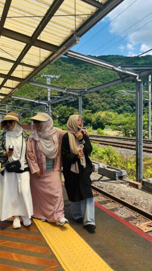 Noorkhiriah Instagram - Romantic Train🚂
#EpicredahJapan #Produkreview #Khiriahreview #Japan #Romantictrain
@aziatyfadhlina_ 
@nuruliyanafss